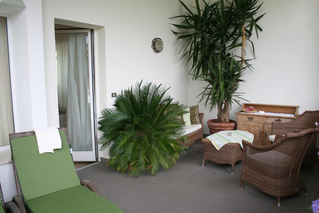 Burgunderhof Villa Montagna Exteriör bild