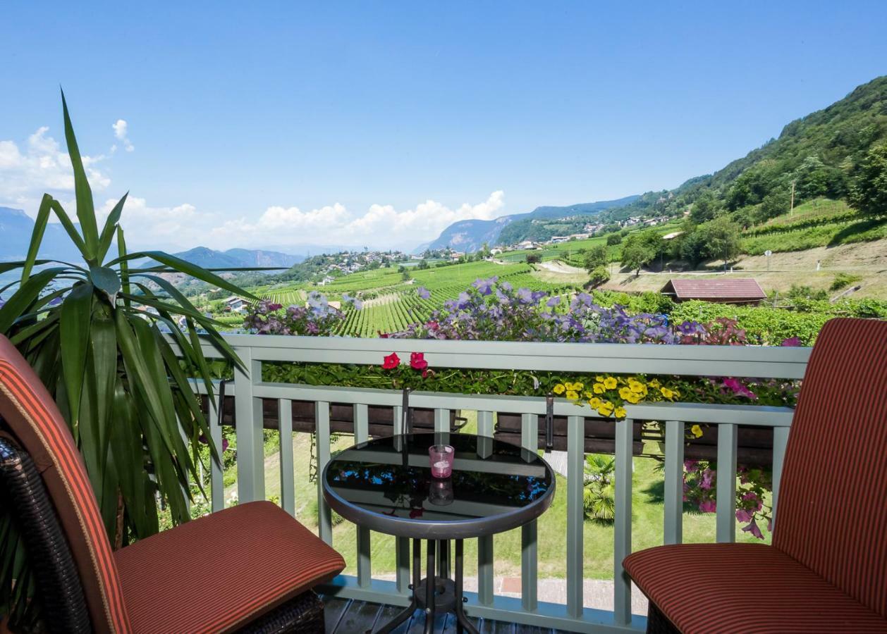 Burgunderhof Villa Montagna Exteriör bild